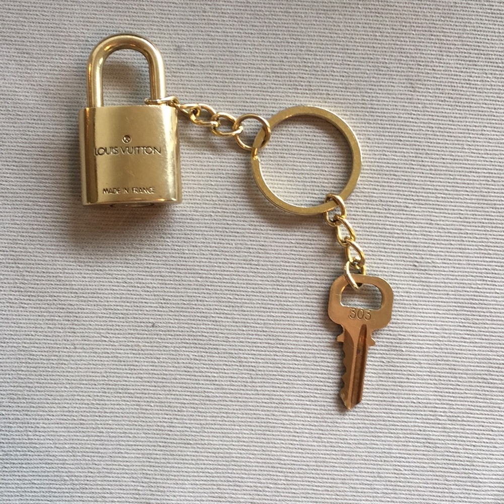 Louis Vuitton Key and Lock keychain - Picture 5 of 8